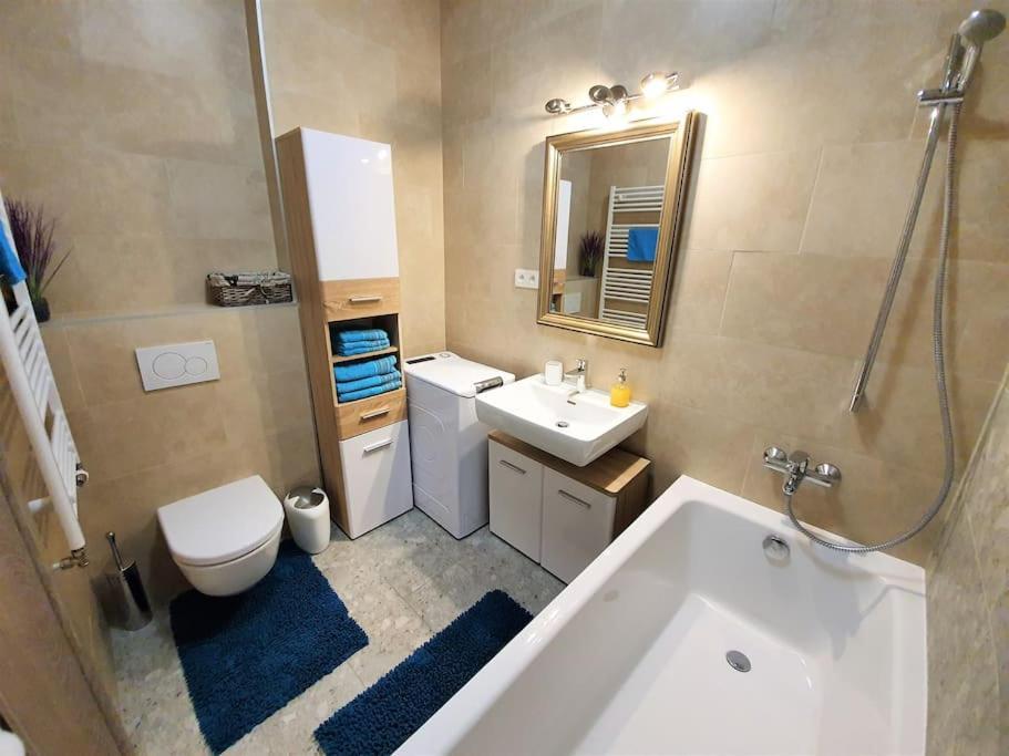 Comfy & Stylish Flat In The City Centre + Parking Братислава Экстерьер фото